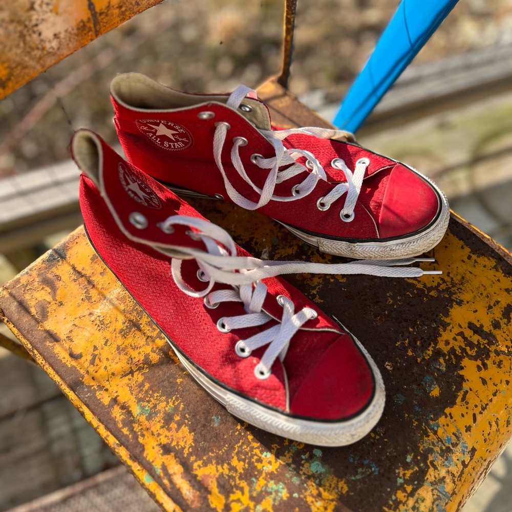 Unisex Converse red high tops size w8.5